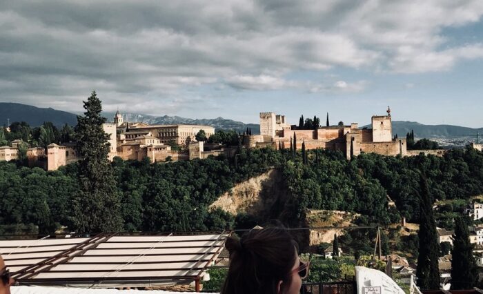 Na zdjęciu widok na hiszpańskie średniowieczne miasteczko.