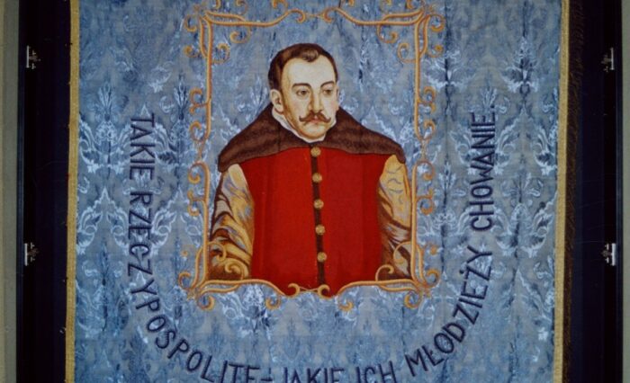 Na zdjęciu sztandar z wizerunkiem Jana Zamoyskiego.