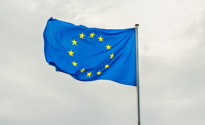 Na zdjęciu flaga Unii Europejskiej.