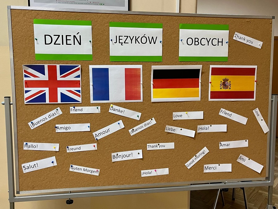 Na zdjęciu wystawka z okazji Dnia Języków Obcych.